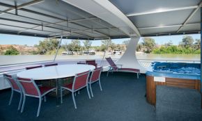 Mullaroo Sunset Houseboat - Top Deck Spa and Outdoor Dining